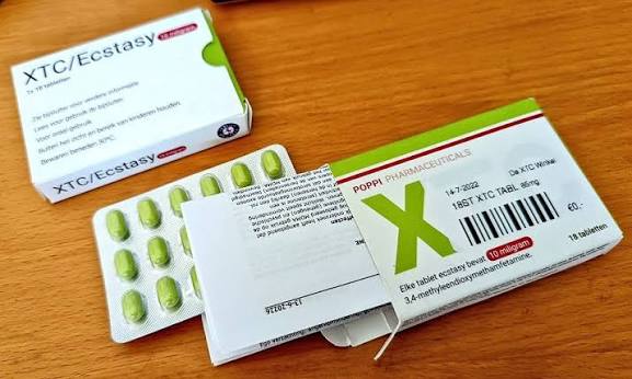 Koop paarse MDMA-capsules